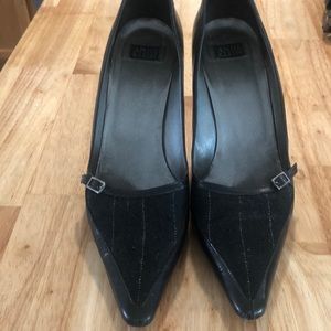 Anne Klein leather pump sz. 9 blk pinstripe
